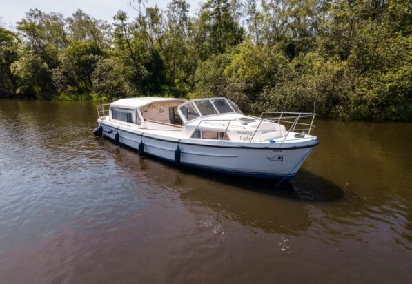 Soaring Light River rental Cruiser on the Norfolk Broads