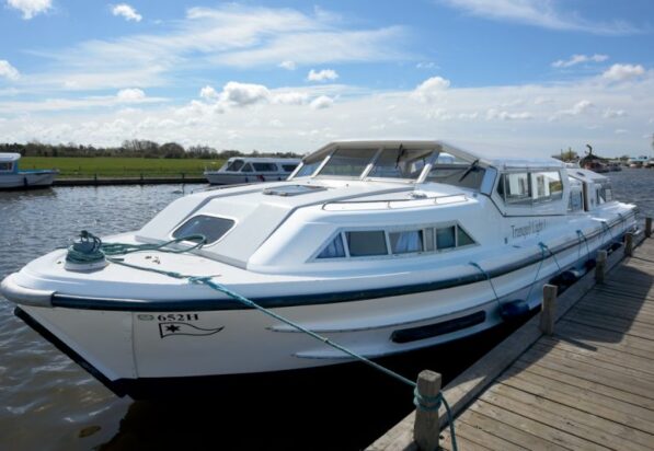 Tranquil Light - Luxury Cruise on Norfolk Broads