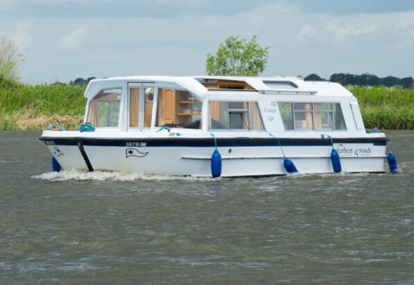 Norfolk Broads Cruiser rental boats